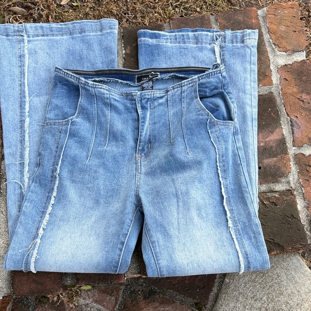 Liv & Lucy medium wash flare jeans size 7 - Picture 1 of 6